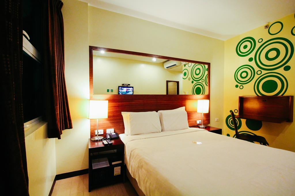 Go Hotels Bacolod Zimmer foto