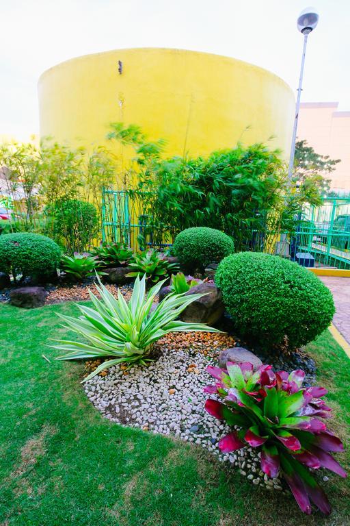 Go Hotels Bacolod Exterior foto