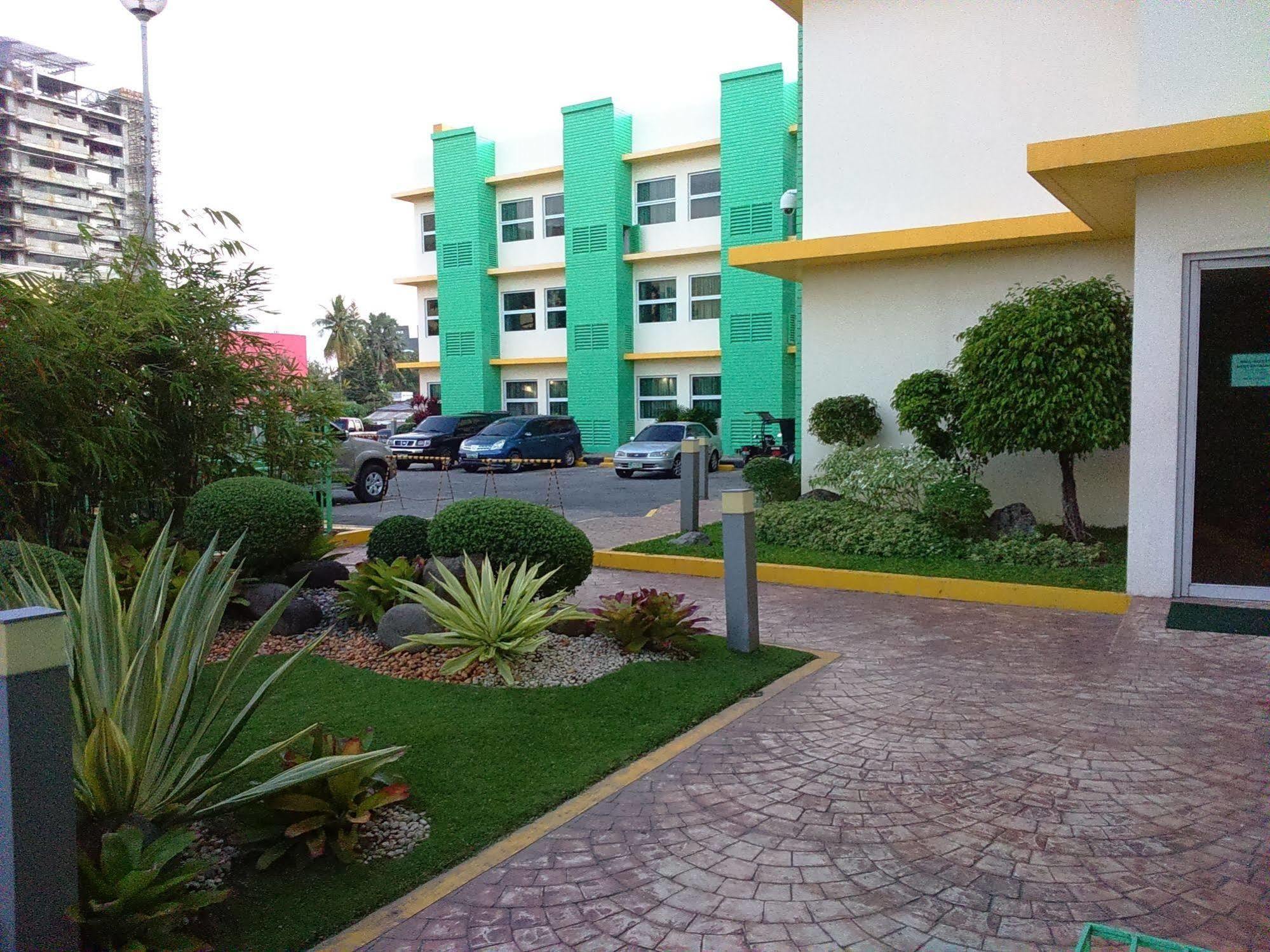 Go Hotels Bacolod Exterior foto